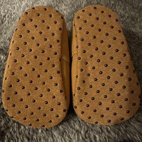 Brown suede infant shoes - Picture 3 of 4